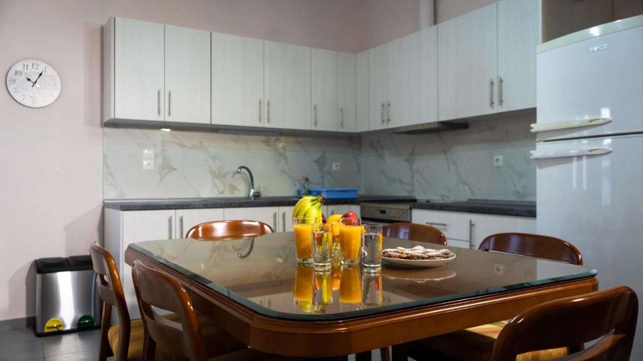 קאלאבאקה Andromachis Moneto Residence Under Meteora מראה חיצוני תמונה