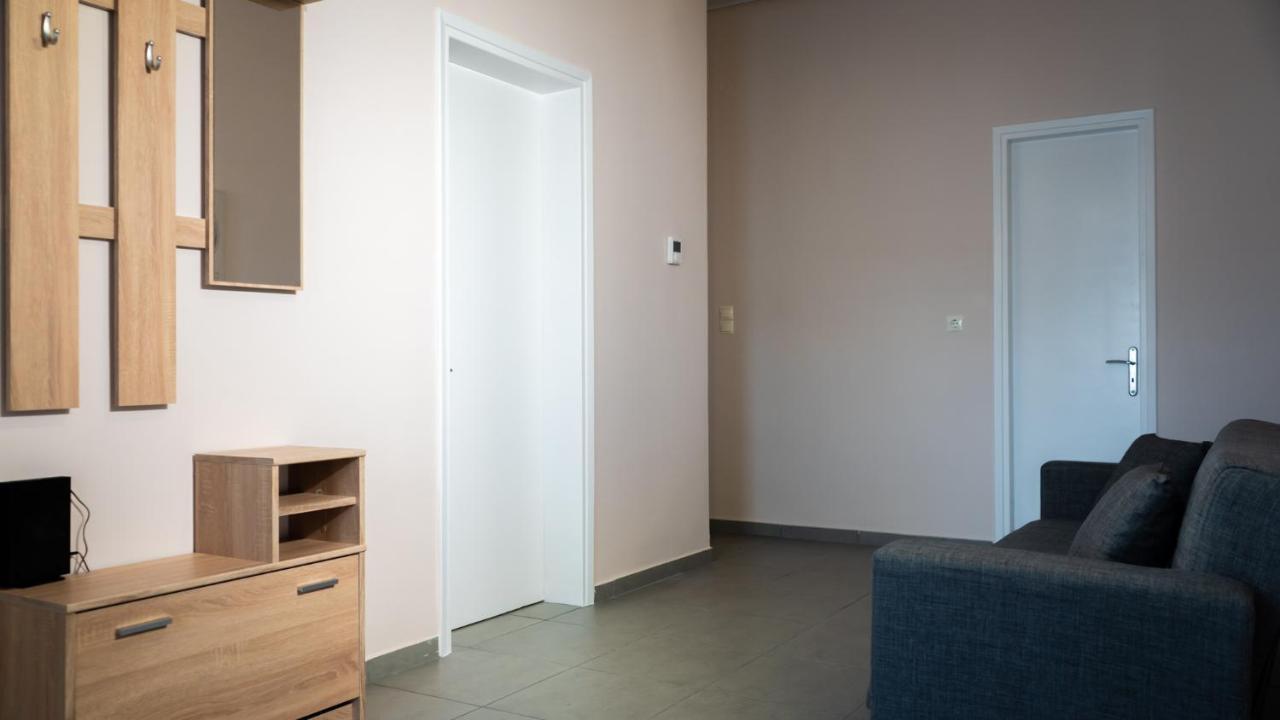 קאלאבאקה Andromachis Moneto Residence Under Meteora מראה חיצוני תמונה