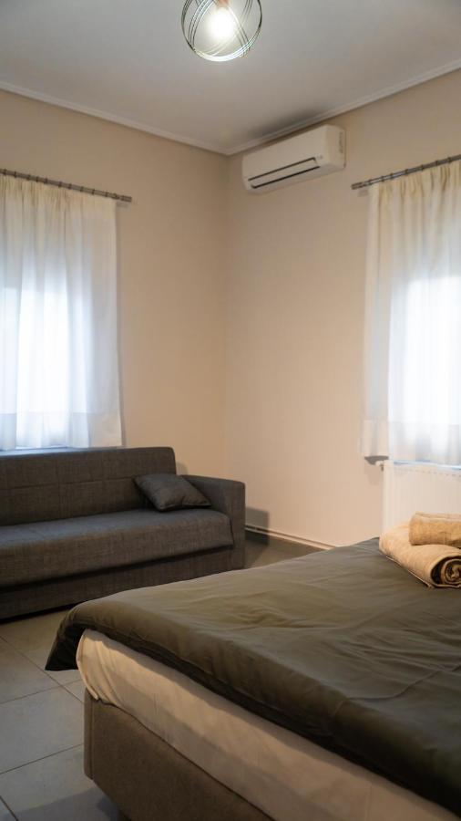קאלאבאקה Andromachis Moneto Residence Under Meteora מראה חיצוני תמונה