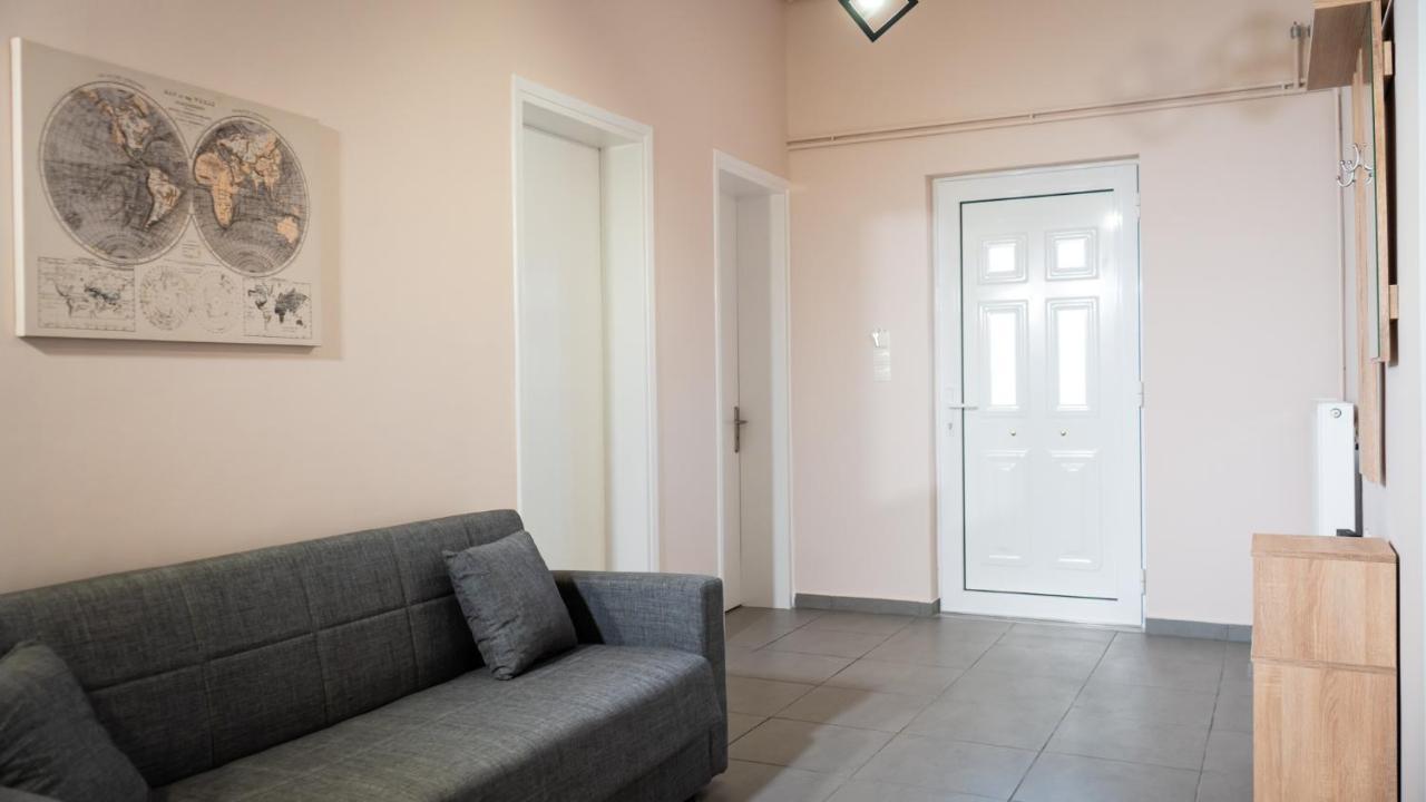 קאלאבאקה Andromachis Moneto Residence Under Meteora מראה חיצוני תמונה