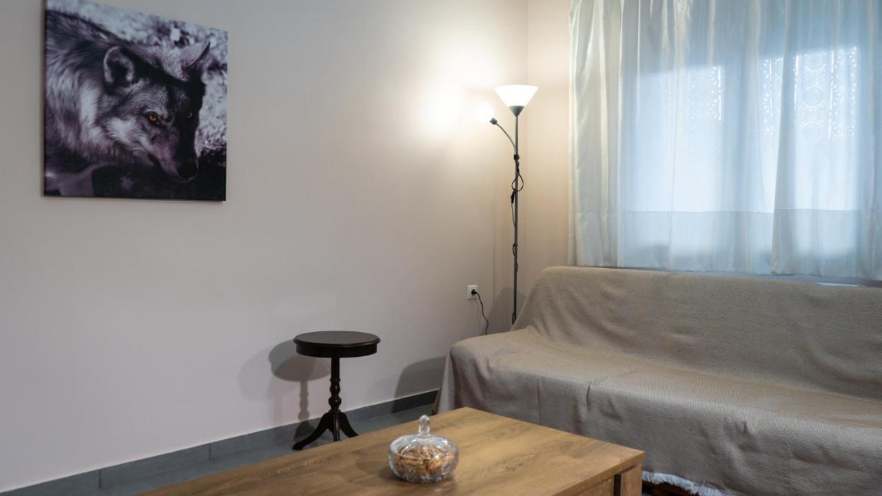 קאלאבאקה Andromachis Moneto Residence Under Meteora מראה חיצוני תמונה