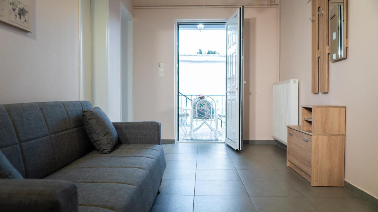 קאלאבאקה Andromachis Moneto Residence Under Meteora מראה חיצוני תמונה