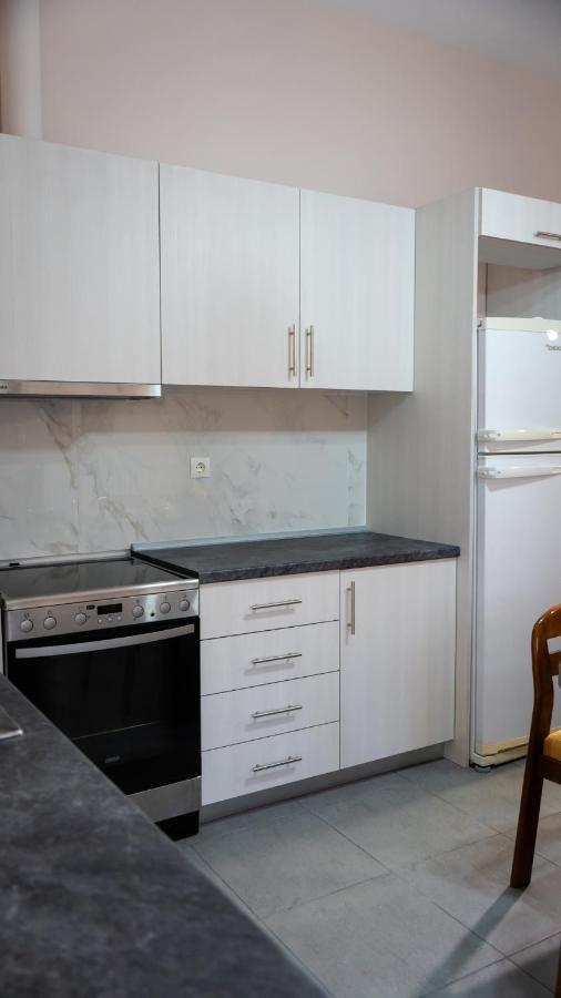 קאלאבאקה Andromachis Moneto Residence Under Meteora מראה חיצוני תמונה