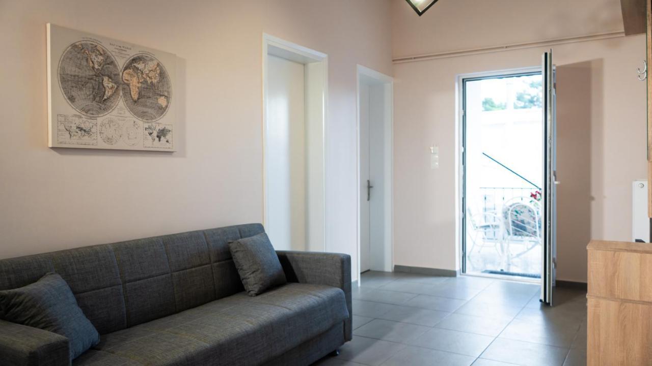 קאלאבאקה Andromachis Moneto Residence Under Meteora מראה חיצוני תמונה